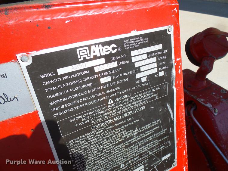 image for item DF7210 2005 International 7400 bucket truck