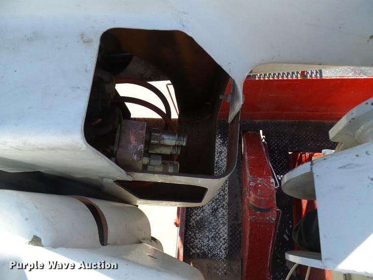 image for item DF7210 2005 International 7400 bucket truck