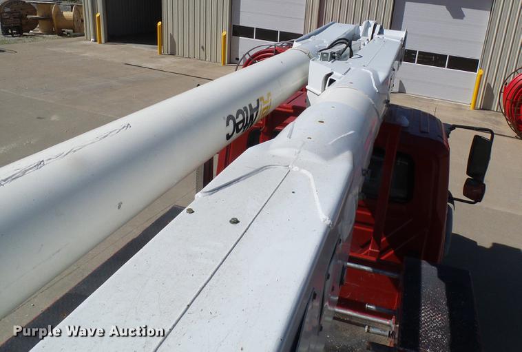 image for item DF7210 2005 International 7400 bucket truck