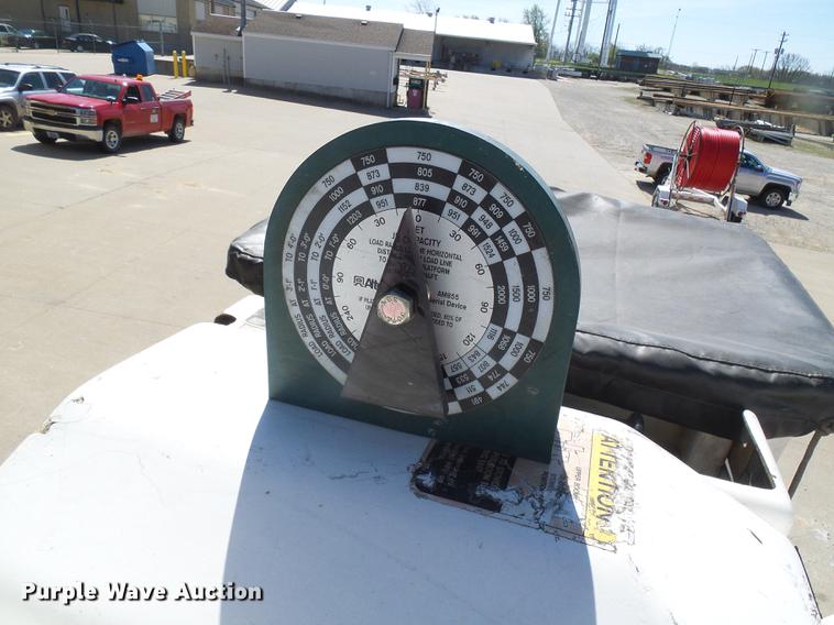 image for item DF7210 2005 International 7400 bucket truck