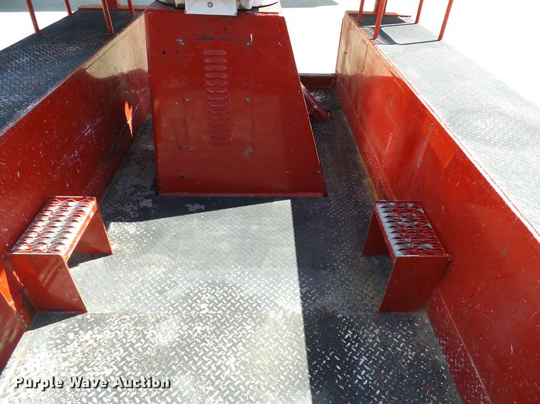 image for item DF7210 2005 International 7400 bucket truck