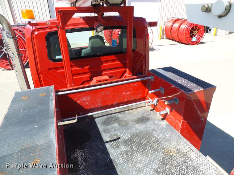 image for item DF7210 2005 International 7400 bucket truck