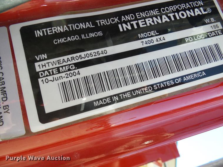 image for item DF7210 2005 International 7400 bucket truck