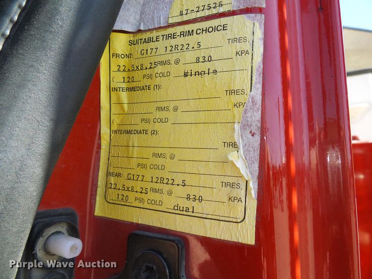 image for item DF7210 2005 International 7400 bucket truck