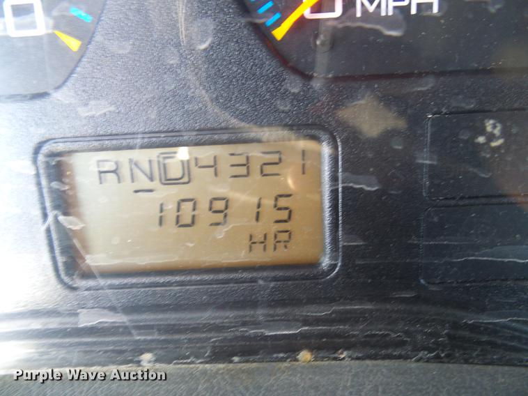 image for item DF7210 2005 International 7400 bucket truck