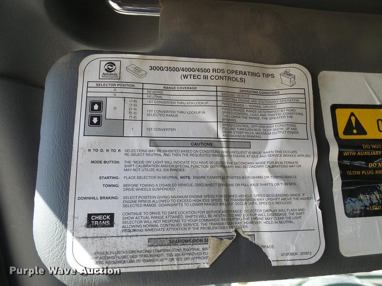 image for item DF7210 2005 International 7400 bucket truck