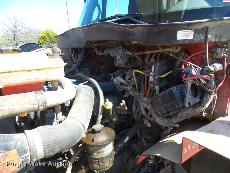 image for item DF7210 2005 International 7400 bucket truck