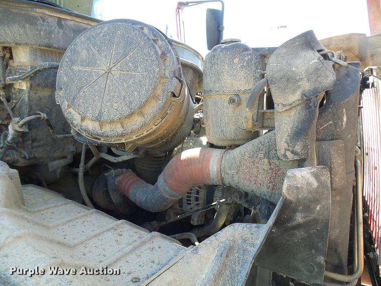 image for item DF7210 2005 International 7400 bucket truck