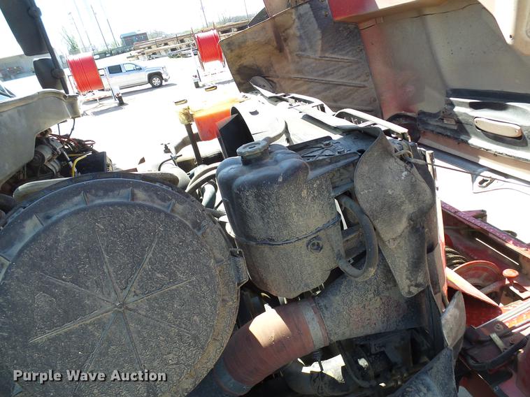 image for item DF7210 2005 International 7400 bucket truck