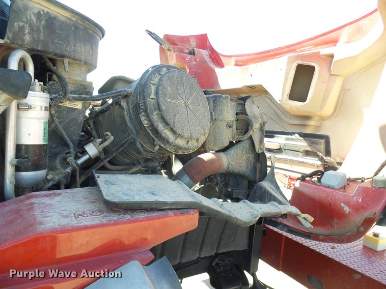 image for item DF7210 2005 International 7400 bucket truck