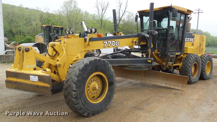 image for item DF7219 2007 John Deere 770D motor grader
