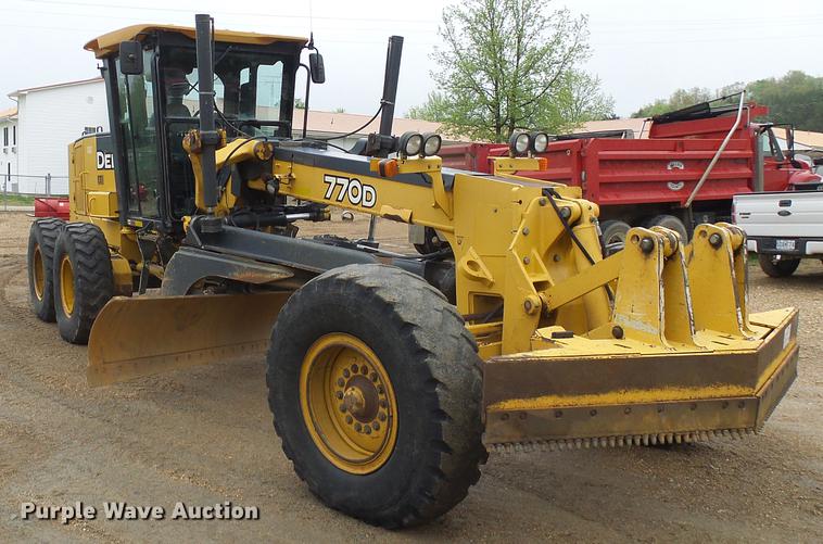image for item DF7219 2007 John Deere 770D motor grader