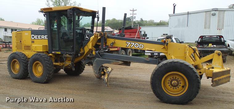 image for item DF7219 2007 John Deere 770D motor grader