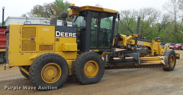 image for item DF7219 2007 John Deere 770D motor grader