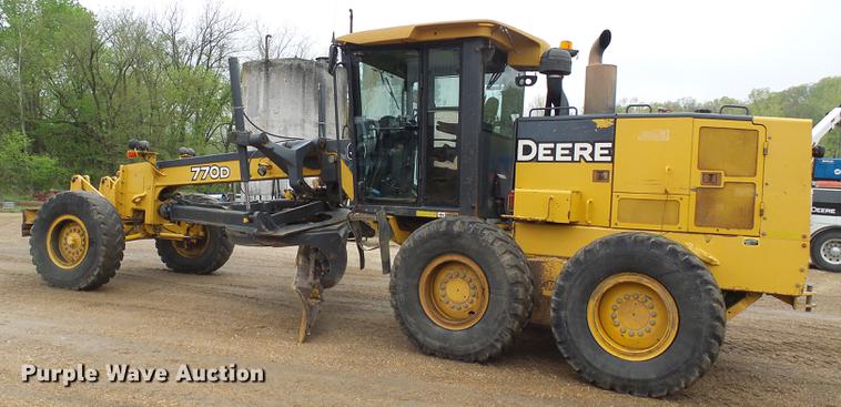 image for item DF7219 2007 John Deere 770D motor grader