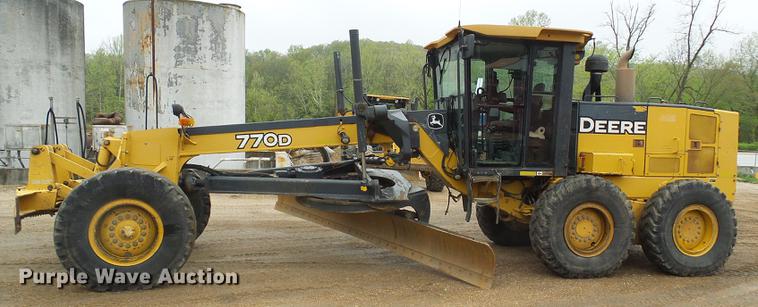 image for item DF7219 2007 John Deere 770D motor grader