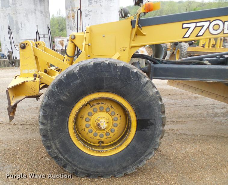 image for item DF7219 2007 John Deere 770D motor grader