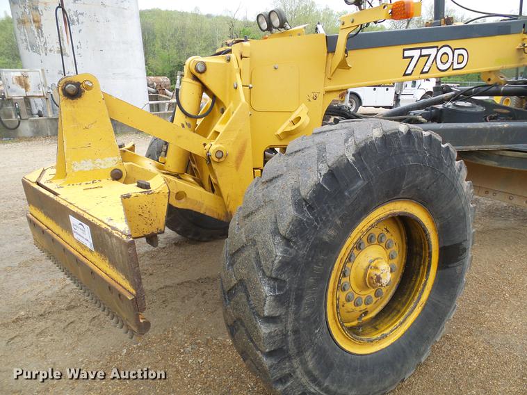 image for item DF7219 2007 John Deere 770D motor grader