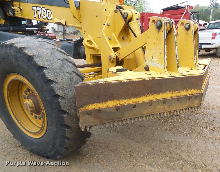 image for item DF7219 2007 John Deere 770D motor grader