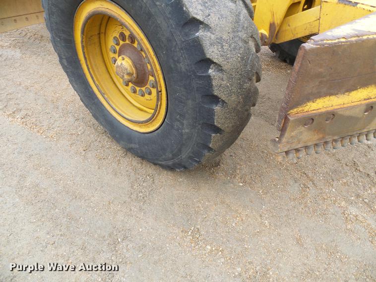 image for item DF7219 2007 John Deere 770D motor grader