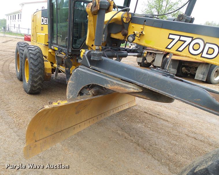 image for item DF7219 2007 John Deere 770D motor grader