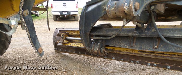 image for item DF7219 2007 John Deere 770D motor grader