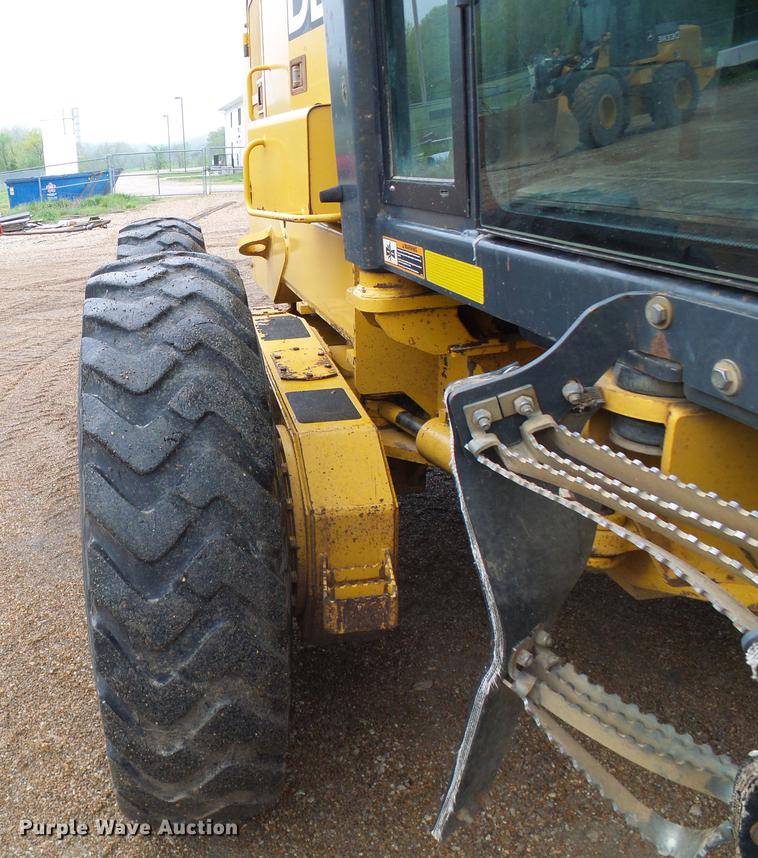 image for item DF7219 2007 John Deere 770D motor grader
