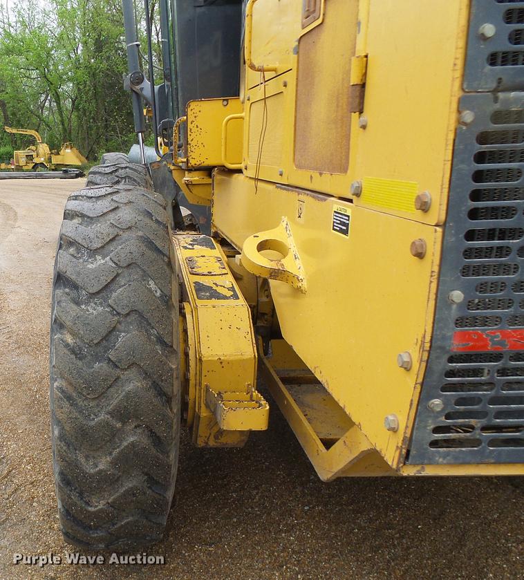 image for item DF7219 2007 John Deere 770D motor grader