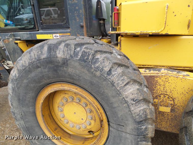 image for item DF7219 2007 John Deere 770D motor grader