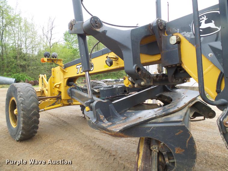 image for item DF7219 2007 John Deere 770D motor grader