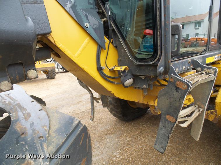 image for item DF7219 2007 John Deere 770D motor grader