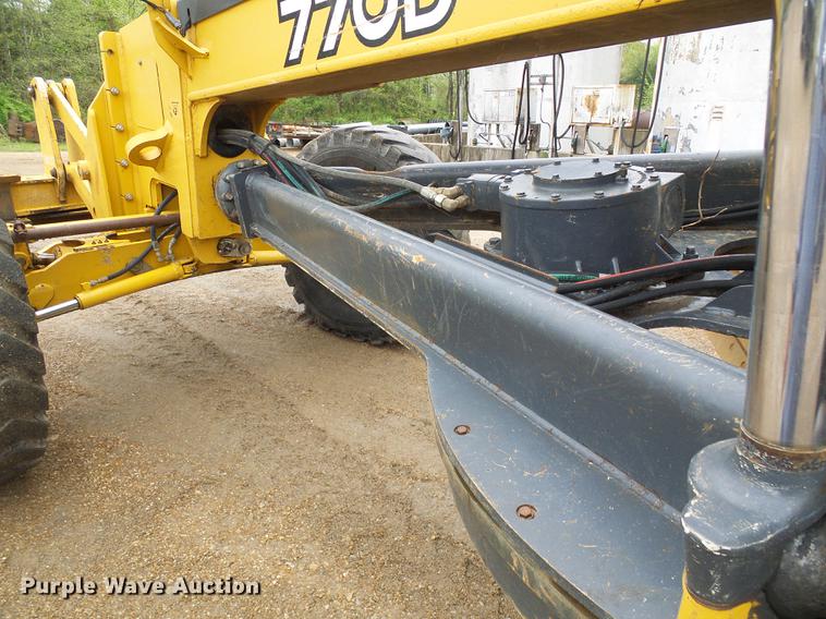 image for item DF7219 2007 John Deere 770D motor grader