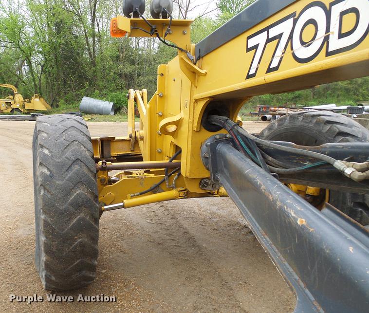 image for item DF7219 2007 John Deere 770D motor grader