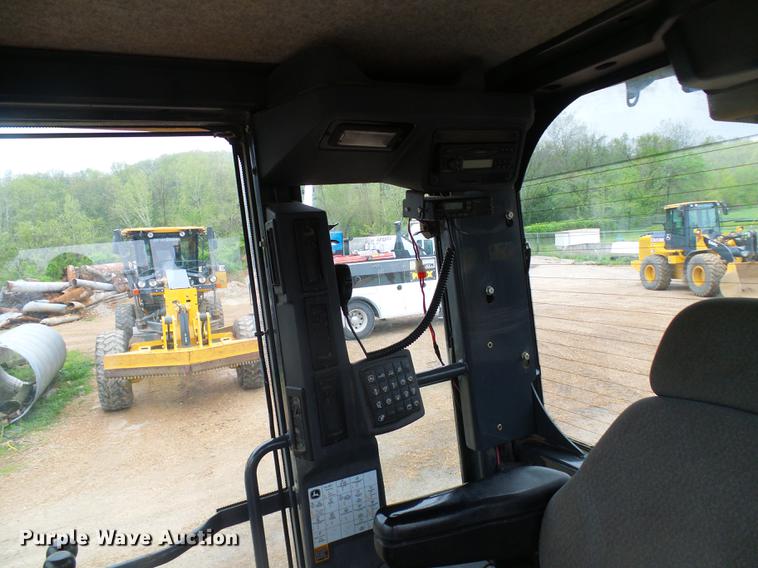 image for item DF7219 2007 John Deere 770D motor grader