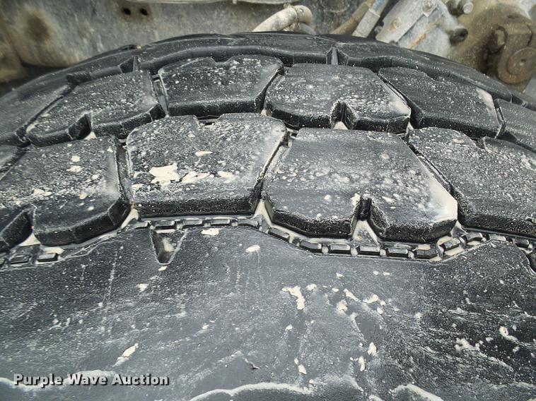 image for item DF7222 2001 Sterling L-Line ready mix truck