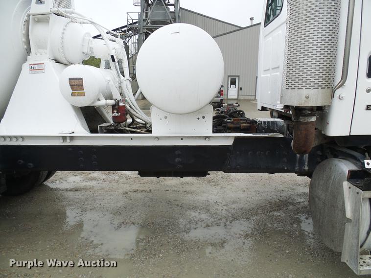 image for item DF7222 2001 Sterling L-Line ready mix truck