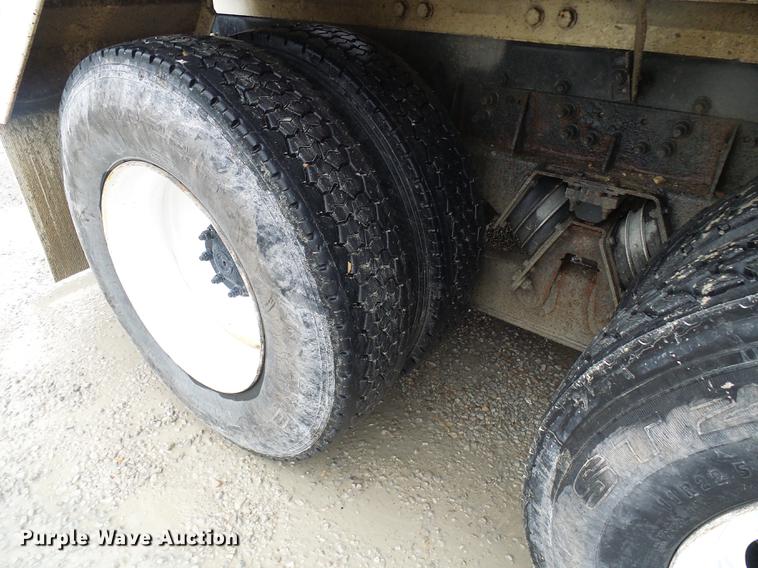 image for item DF7222 2001 Sterling L-Line ready mix truck