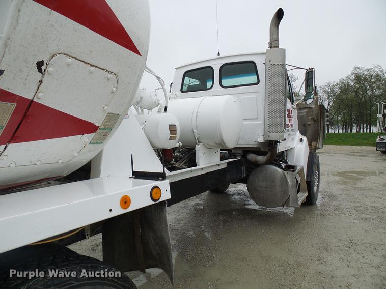 image for item DF7222 2001 Sterling L-Line ready mix truck