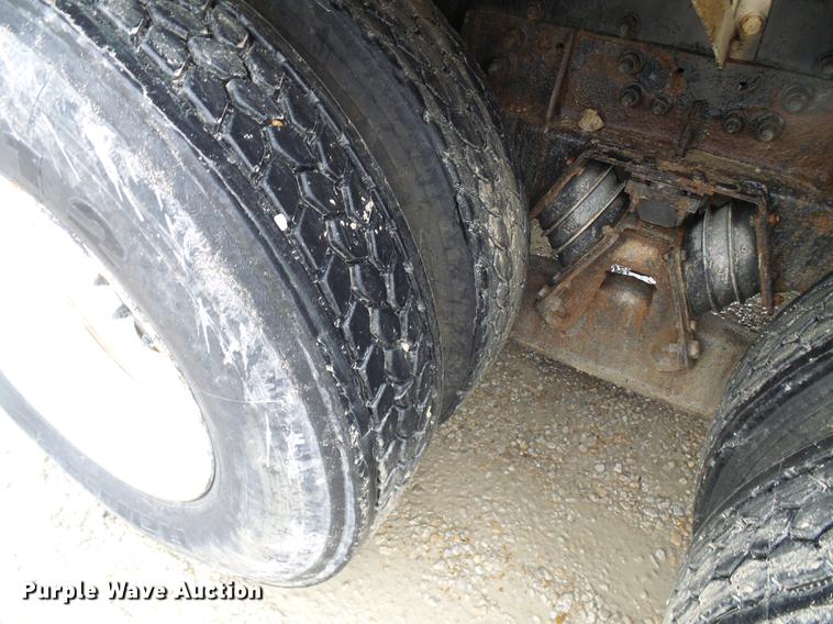 image for item DF7222 2001 Sterling L-Line ready mix truck