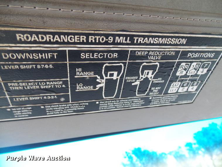 image for item DF7222 2001 Sterling L-Line ready mix truck