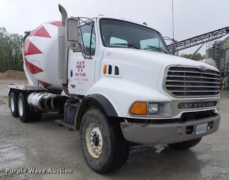image for item DF7223 2004 Sterling LT8513 ready mix truck