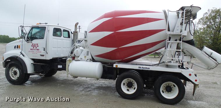 image for item DF7223 2004 Sterling LT8513 ready mix truck