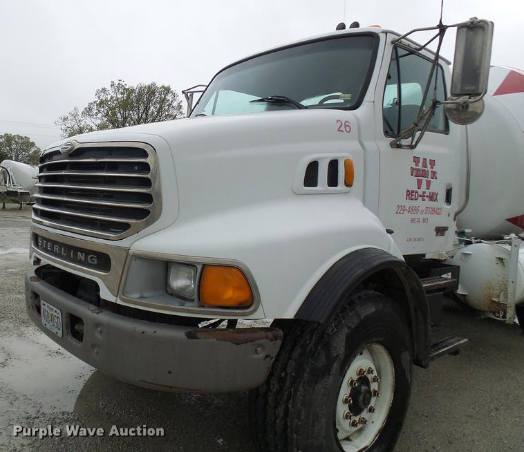 image for item DF7223 2004 Sterling LT8513 ready mix truck
