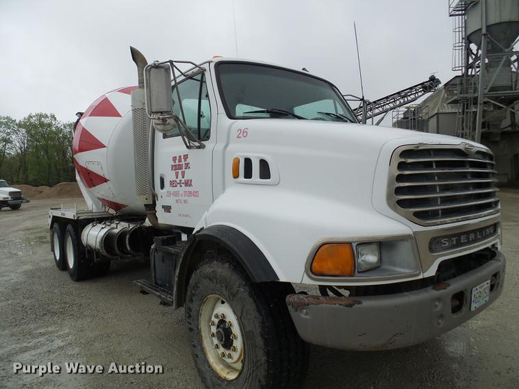 image for item DF7223 2004 Sterling LT8513 ready mix truck