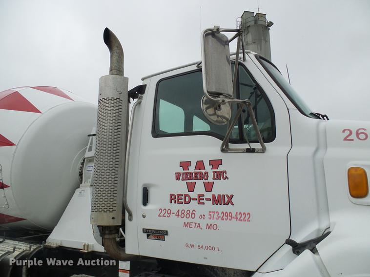 image for item DF7223 2004 Sterling LT8513 ready mix truck