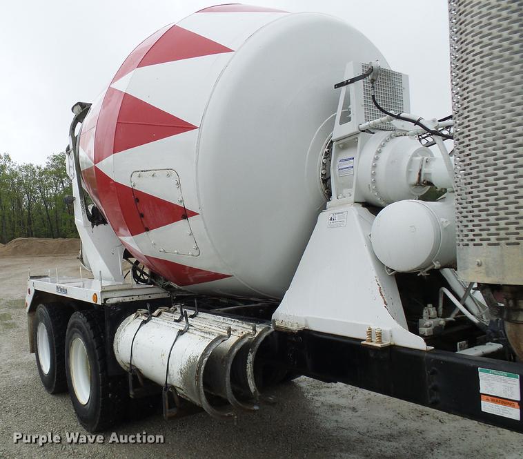 image for item DF7223 2004 Sterling LT8513 ready mix truck