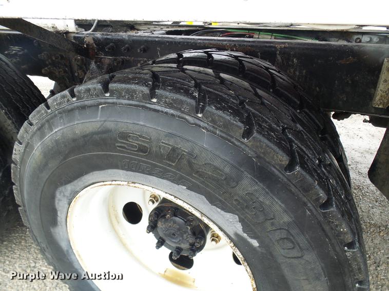 image for item DF7223 2004 Sterling LT8513 ready mix truck