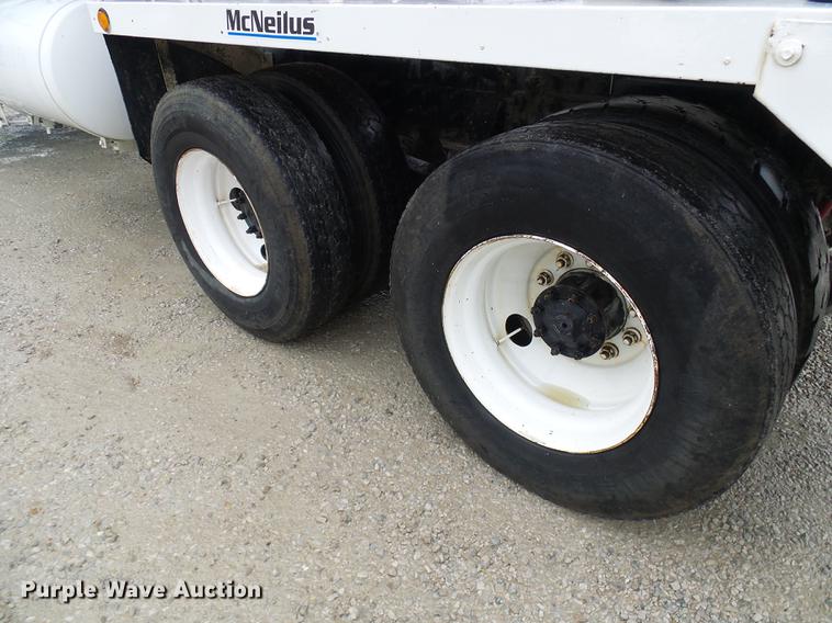 image for item DF7223 2004 Sterling LT8513 ready mix truck