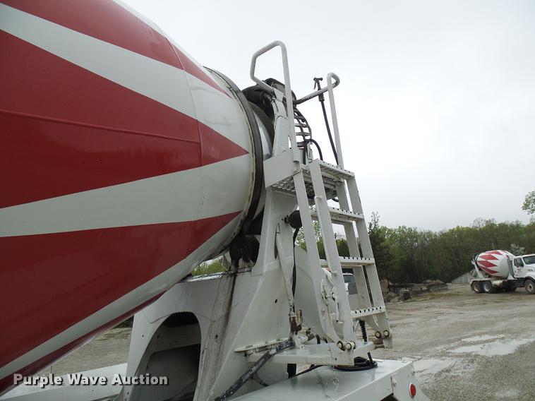 image for item DF7223 2004 Sterling LT8513 ready mix truck