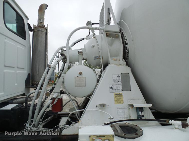 image for item DF7223 2004 Sterling LT8513 ready mix truck